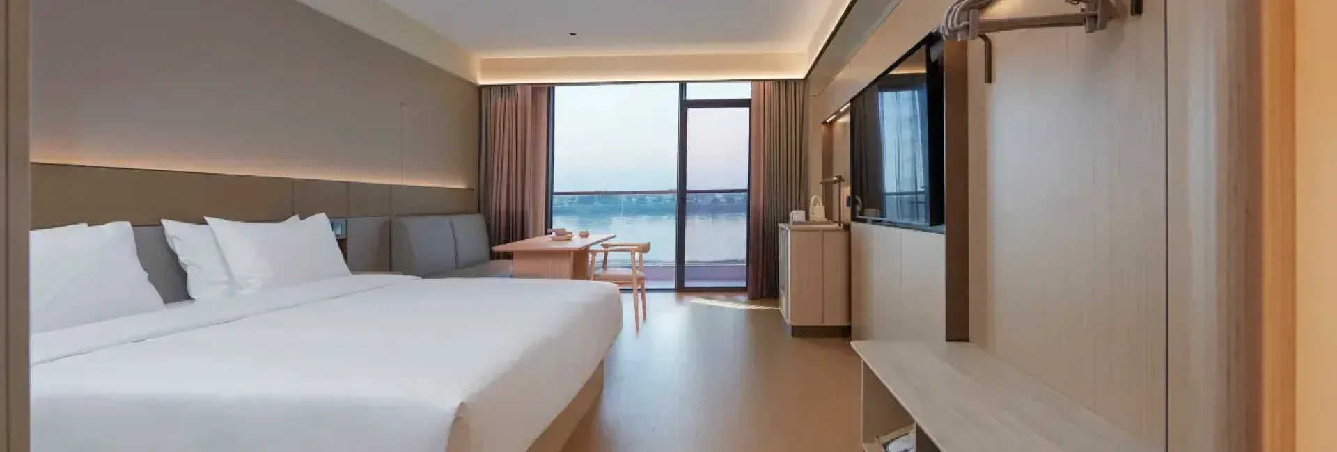 Business King Room Riverview With Balcony
