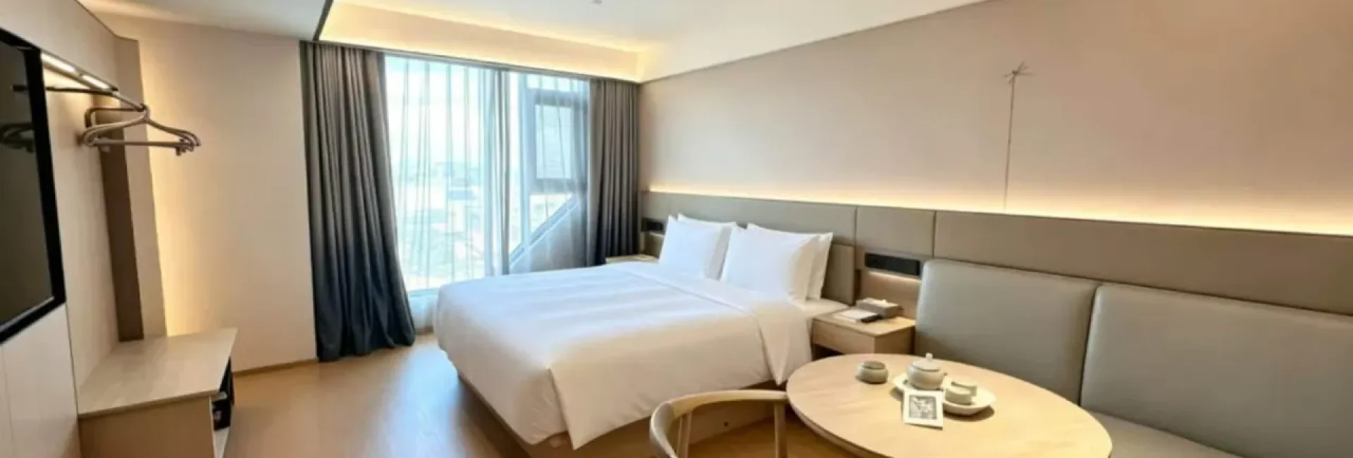 Superior King Room River View